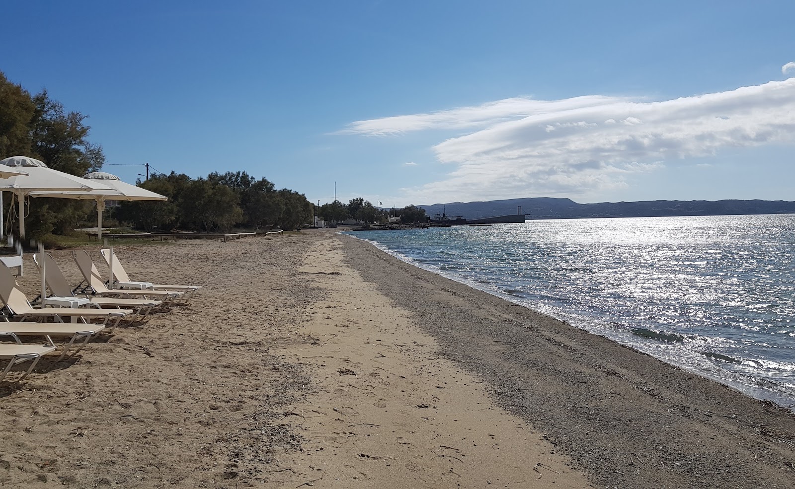 Foto van Papikinou beach met gemiddeld niveau van netheid