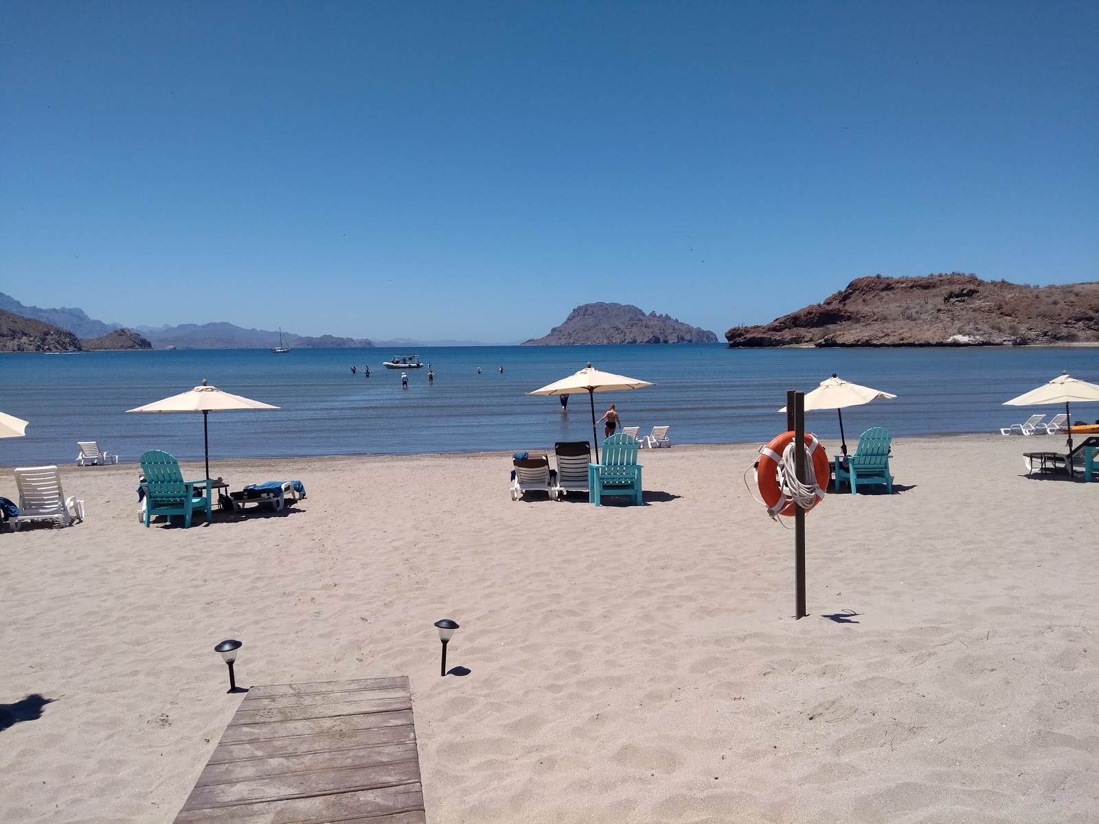 Valokuva Playa Ensenada Blancaista. pinnalla kirkas hieno hiekka:n kanssa