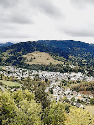 Panorama de l'Ancien Château de Murat-le-Quaire à Murat-le-Quaire