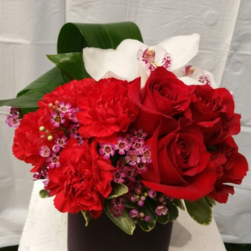 Florist «Sacalis Florist», reviews and photos, 575 Broadway, Bayonne, NJ 07002, USA