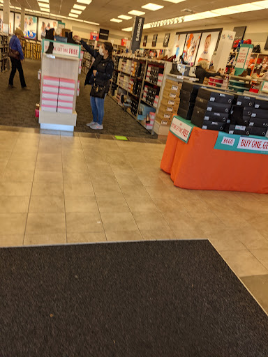 Shoe Store «Rack Room Shoes», reviews and photos, 2809 Battleground Ave, Greensboro, NC 27455, USA