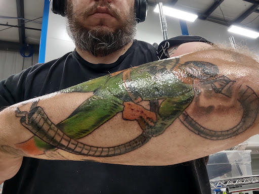 Tattoo Shop «American Pride Tattoos Waterford», reviews and photos, 5154 Highland Rd, Waterford Twp, MI 48327, USA