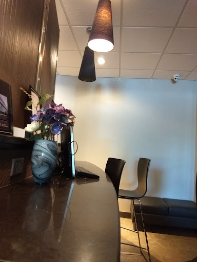 Car Dealer «Uptown Ford Lincoln», reviews and photos, 2111 N Mayfair Rd, Milwaukee, WI 53226, USA