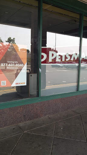 Petland, 2123 Old Hudson Rd, St Paul, MN 55119, USA, 