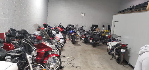Suzuki Motorcycle Dealer «Suzuki of Carol Stream», reviews and photos, 106 N Schmale Rd, Carol Stream, IL 60188, USA