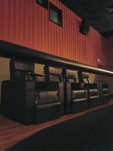 Movie Theater «Regal Cinemas Ronkonkoma 9», reviews and photos, 565 Portion Rd, Ronkonkoma, NY 11779, USA