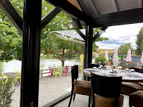 Atmosphère du Restaurant français Les tables de l’étang à Montagny-les-Lanches - n°16