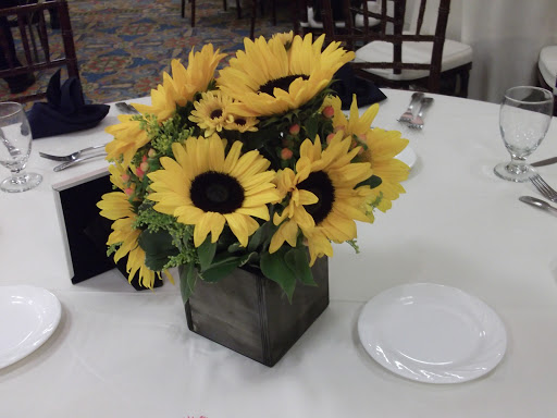 Florist «Roses Are Red Florist», reviews and photos, 425 5th Ave, Indialantic, FL 32903, USA