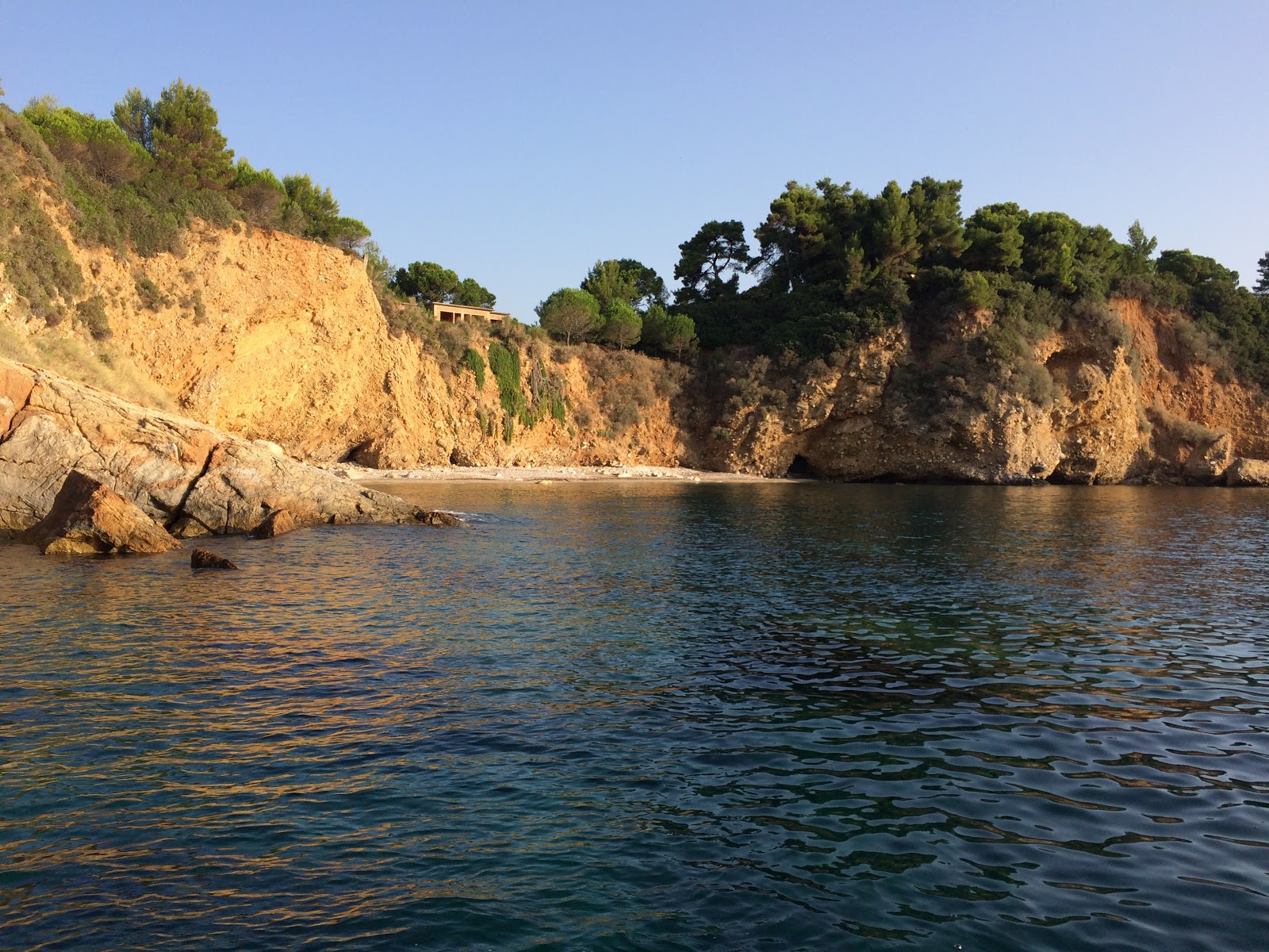 Φωτογραφία του Agrelia beach άγρια περιοχή
