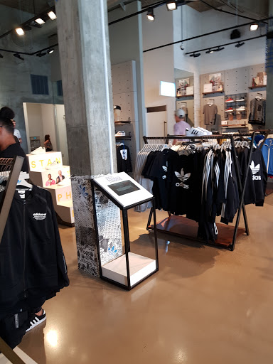Shoe Store «Adidas Originals», reviews and photos, 8009 Melrose Ave, Los Angeles, CA 90046, USA