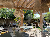 Atmosphère du Restaurant Chez Louise - Cuisine locale & familiale à Lançon-Provence - n°1