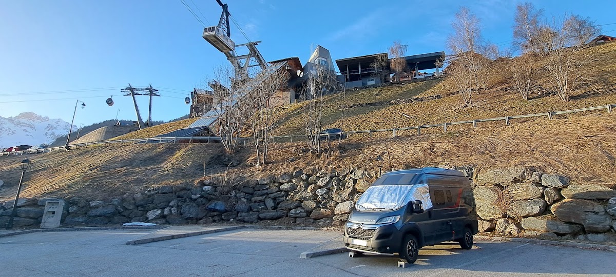 aire de services et stationnement camping car à Vaujany (Isère 38)