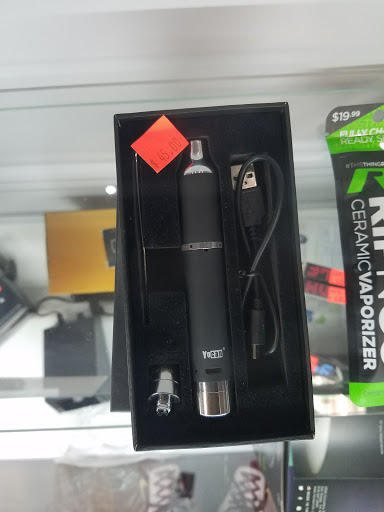 Tobacco Shop «Green Leaf Smoke Shop», reviews and photos, 740 W Brandon Blvd, Brandon, FL 33511, USA