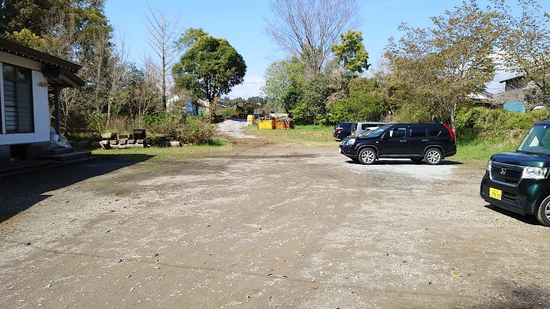 都萬神社 参拝者駐車場