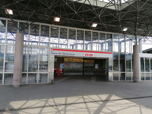 Boutique SNCF à Vénissieux