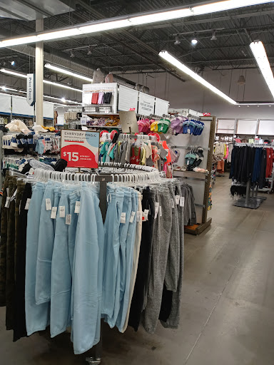 Clothing Store «Old Navy», reviews and photos, 15661 S Apopka Vineland Rd, Orlando, FL 32821, USA