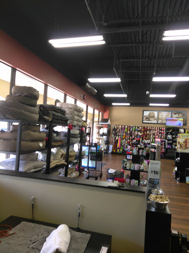 Pet Supply Store «Pet Valu», reviews and photos, 16675 Chagrin Blvd, Shaker Heights, OH 44120, USA
