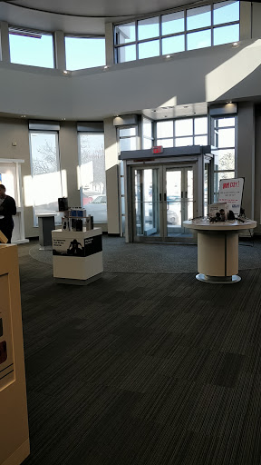 Cell Phone Store «Verizon», reviews and photos, 28117 Telegraph Rd, Southfield, MI 48034, USA