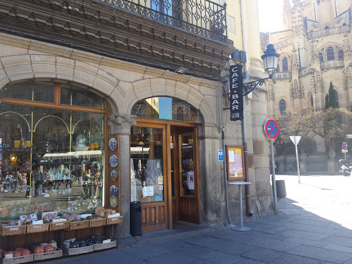 Información y opiniones sobre Restaurante las Tres Bbb de Segovia