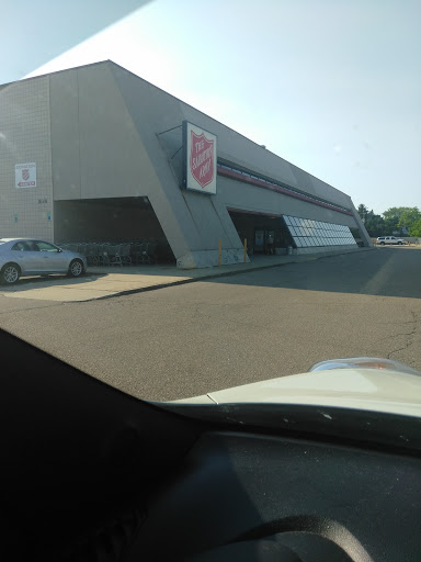 Thrift Store «The Salvation Army Family Store & Donation Center», reviews and photos, 823 E Auburn Rd, Rochester Hills, MI 48307, USA