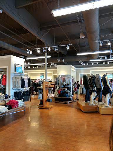 Clothing Store «Banana Republic Factory Store», reviews and photos, 681 Leavesley Rd, Gilroy, CA 95020, USA