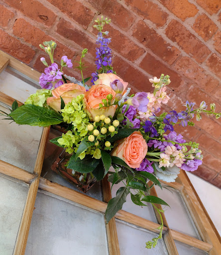 Consignment Shop «Old Bank Flowers Art and Marketplace», reviews and photos, 66 Main St, East Hampton, CT 06424, USA