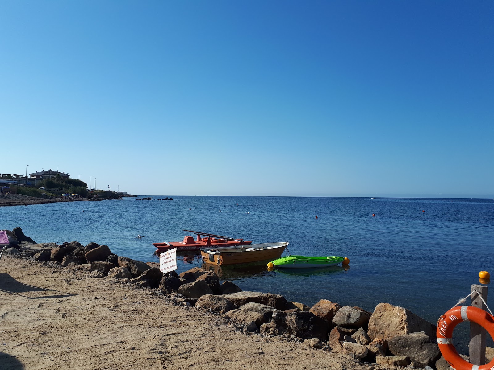 Spiaggia Prato del Mare'in fotoğrafı - rahatlamayı sevenler arasında popüler bir yer