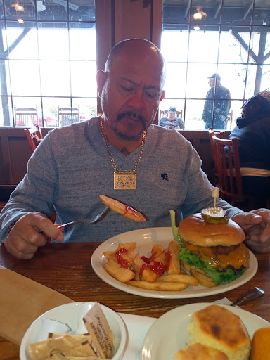 American Restaurant «Cracker Barrel Old Country Store», reviews and photos, 30 Research Dr, Milford, CT 06460, USA