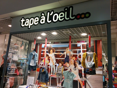 Tape à l'œil à Dury