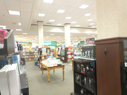 Book Store «Barnes & Noble», reviews and photos, 5231 E 41st St, Tulsa, OK 74135, USA
