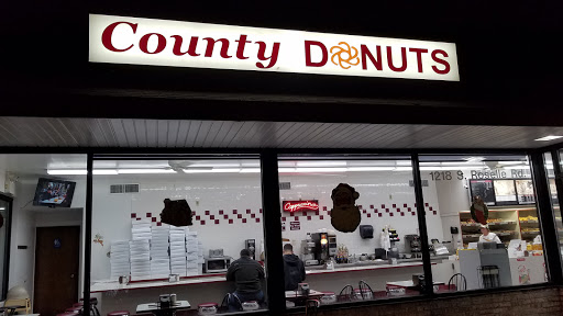 Donut Shop «County Donuts», reviews and photos, 1218 S Roselle Rd, Schaumburg, IL 60193, USA