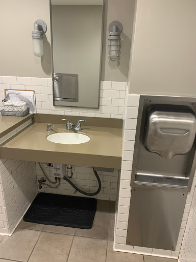 Shoe Store «DSW Designer Shoe Warehouse», reviews and photos, 15001 Potomac Town Pl #120, Woodbridge, VA 22192, USA