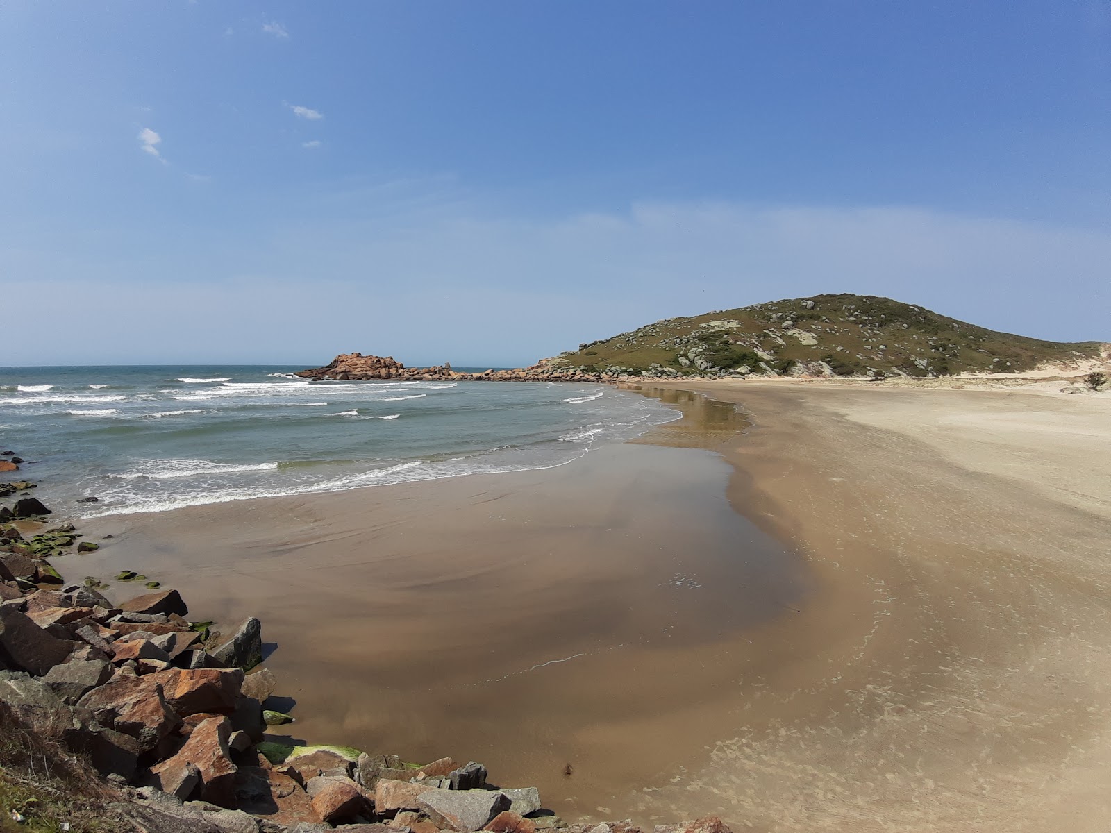 Fotografie cu Praia do Tamborete cu o suprafață de nisip strălucitor
