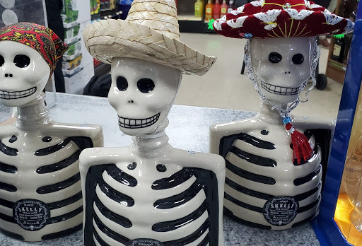 Liquor Store «Wine Vault», reviews and photos, 2 Fairbanks St, Framingham, MA 01701, USA