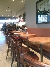 Atmosphère du Restaurant servant le petit-déjeuner Starbucks à Paris - n°10