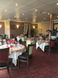 Atmosphère du Restaurant français Restaurant La Biche Aux Bois à Yerres - n°15
