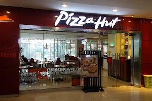 Pizza Hut Restoran - Depok Town Center image