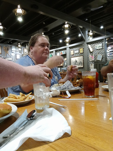 American Restaurant «Cracker Barrel Old Country Store», reviews and photos, 4700 Portsmouth Blvd, Chesapeake, VA 23321, USA
