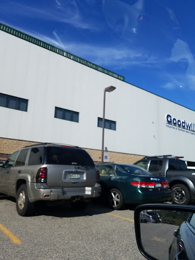 Thrift Store «Goodwill Buy the Pound Store & Recycling Center», reviews and photos