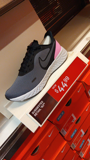 Clothing Store «Nike Factory Store», reviews and photos, 5900 Sugarloaf Pkwy #528, Lawrenceville, GA 30043, USA