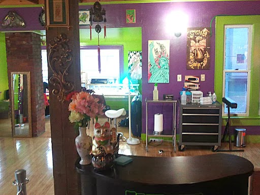 Tattoo Shop «Martian Arts Tattoo Studio», reviews and photos, 3352 SE Hawthorne Blvd, Portland, OR 97214, USA