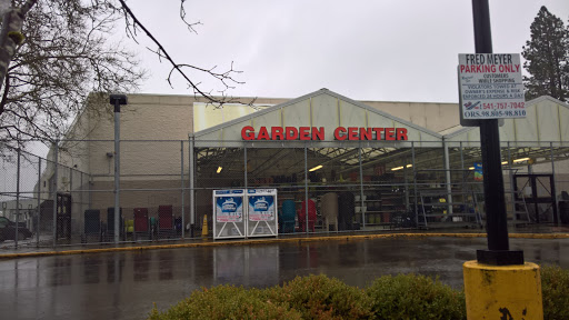 Grocery Store «Fred Meyer», reviews and photos, 777 NW Kings Blvd, Corvallis, OR 97330, USA