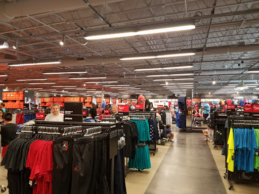 Clothing Store «Nike Factory Store», reviews and photos, 990 Camarillo Center Dr #1030, Camarillo, CA 93010, USA