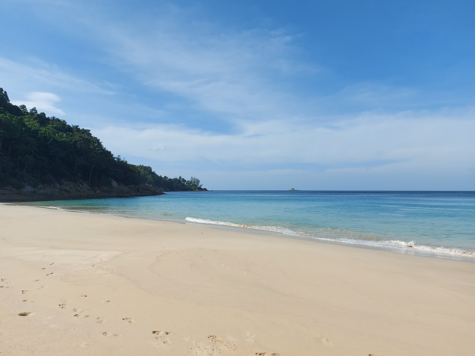 Photo de Plage Blanche d'Andaman avec sable fin et lumineux de surface