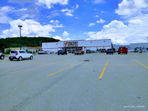 Home Improvement Store «Tractor Supply Co.», reviews and photos, 176 Finley Rd, Belle Vernon, PA 15012, USA