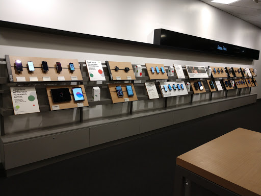 Cell Phone Store «Verizon», reviews and photos, 1335 Lake Woodlands Dr A, The Woodlands, TX 77380, USA