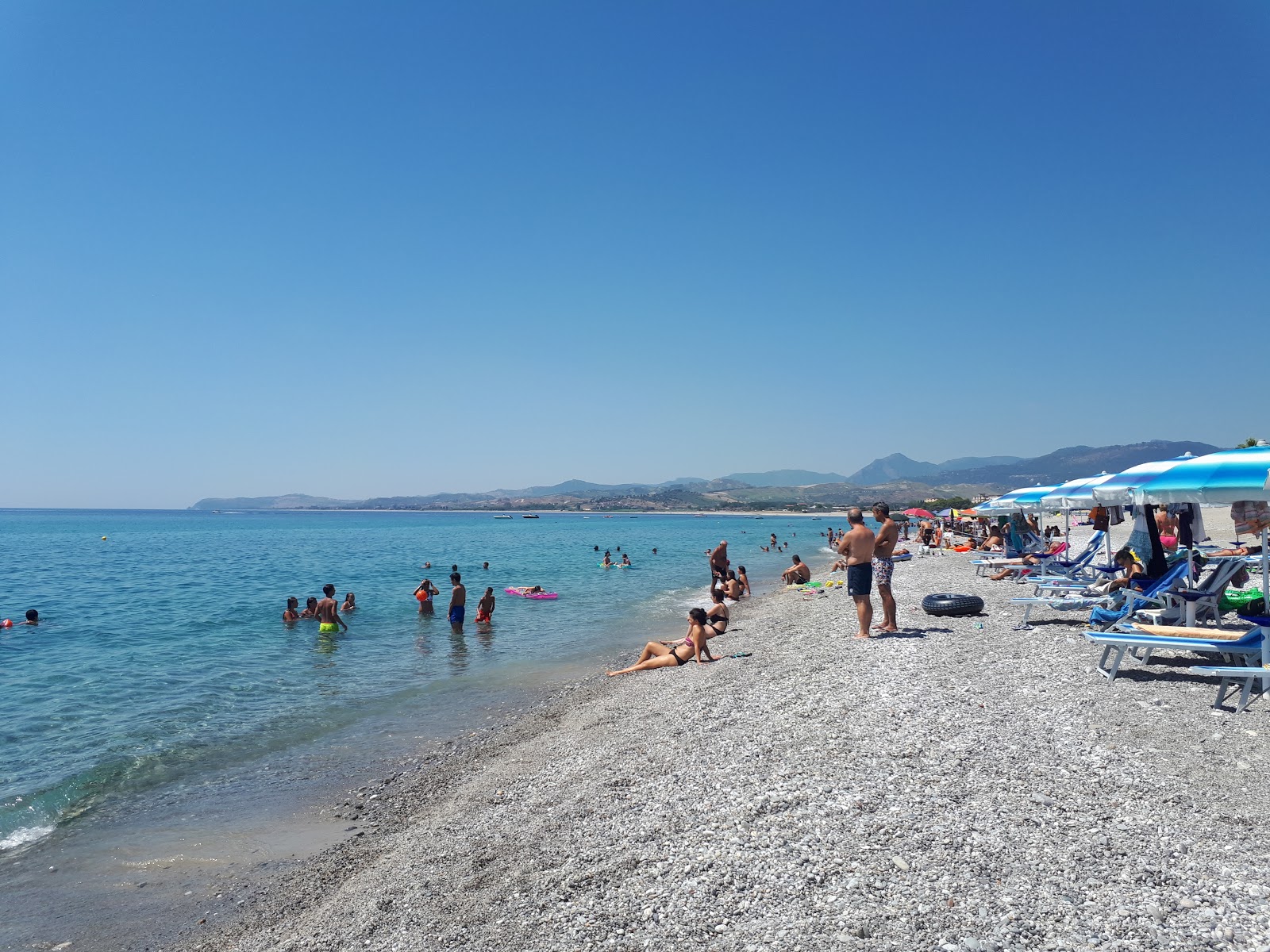 Bovalino Marina beach'in fotoğrafı gri kum ve çakıl yüzey ile