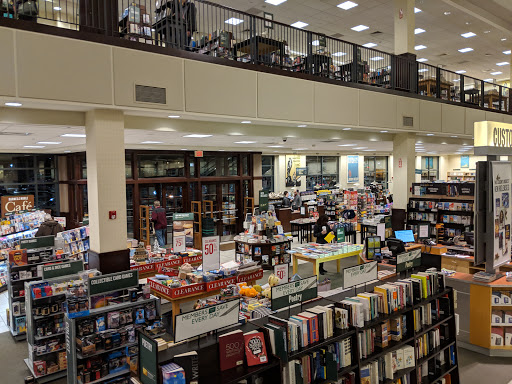 Book Store «Barnes & Noble», reviews and photos, 55 Parsonage Rd, Edison, NJ 08837, USA