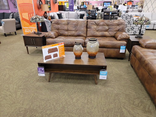 Furniture Store «Raymour & Flanigan Furniture and Mattress Store», reviews and photos, 410 Reidville Dr, Waterbury, CT 06705, USA