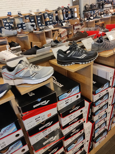 Shoe Store «DSW Designer Shoe Warehouse», reviews and photos, 2485 Richmond Ave, Staten Island, NY 10314, USA